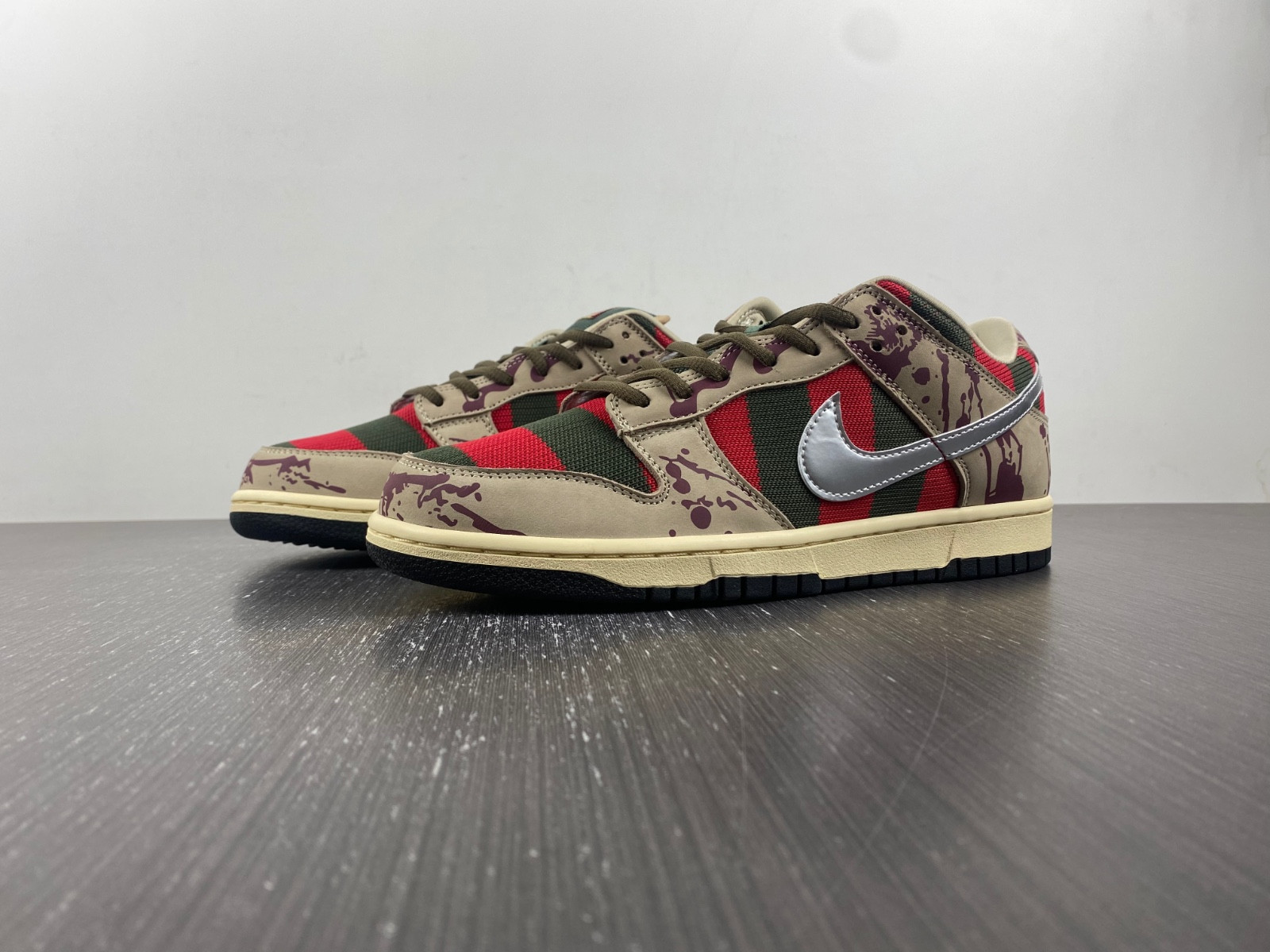nike dunk sb low freddy krueger - 313170-202