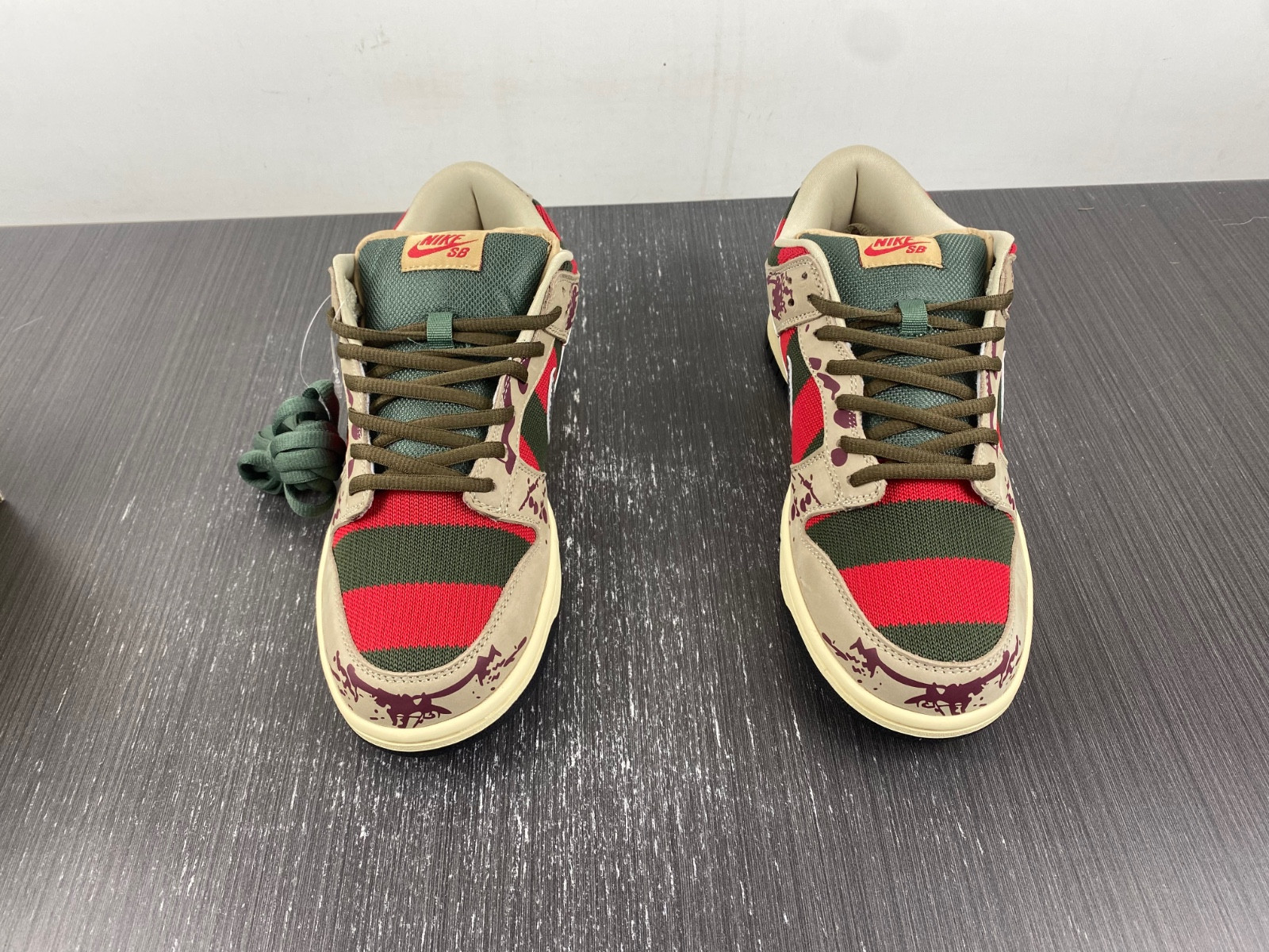 nike dunk sb low freddy krueger - 313170-202