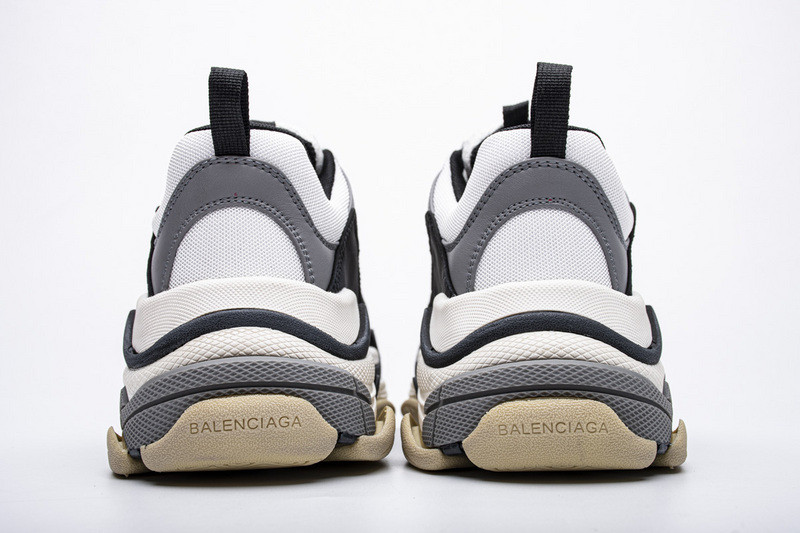 Ba*len*cia*ga triple s