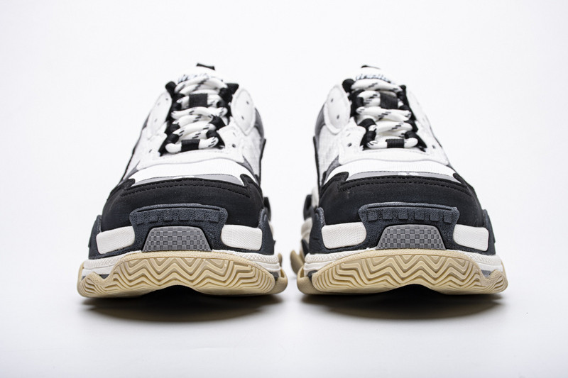 Ba*len*cia*ga triple s