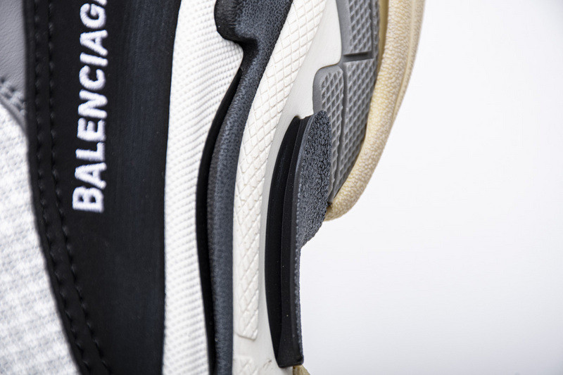 Ba*len*cia*ga triple s