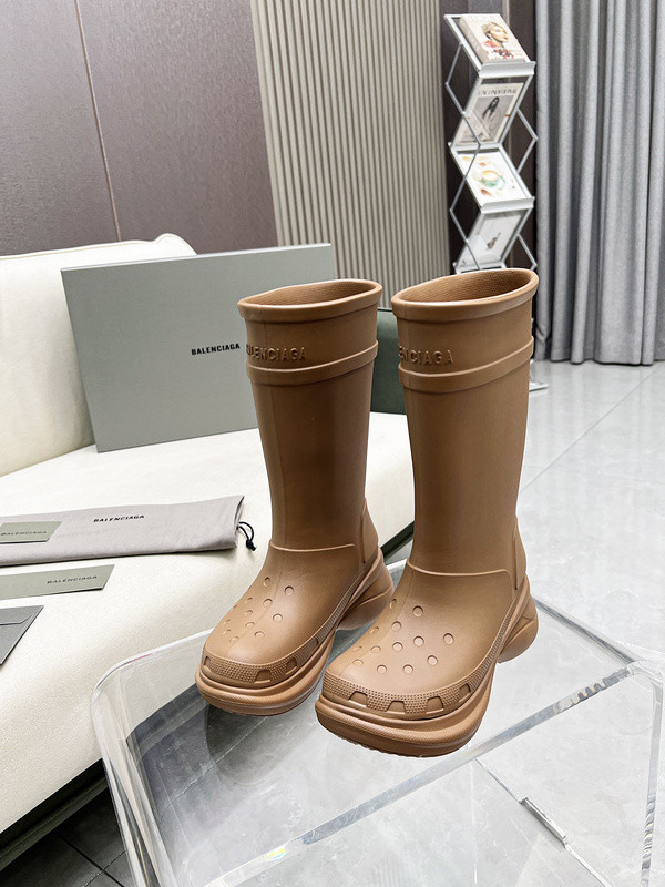 Ba*len*cia*ga croc rubber rain boots brown