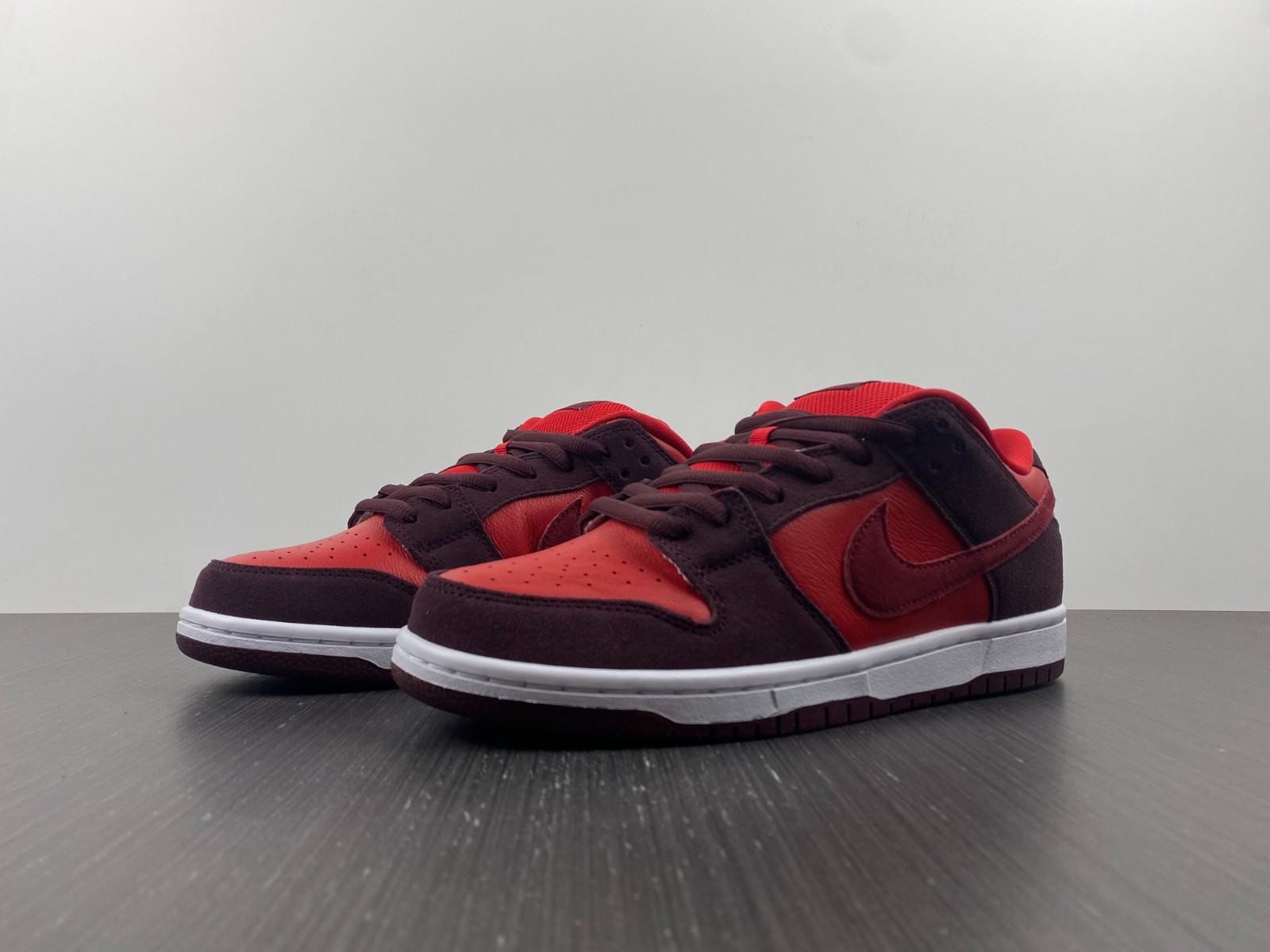 nike sb dunk low cherry - dm0807-600