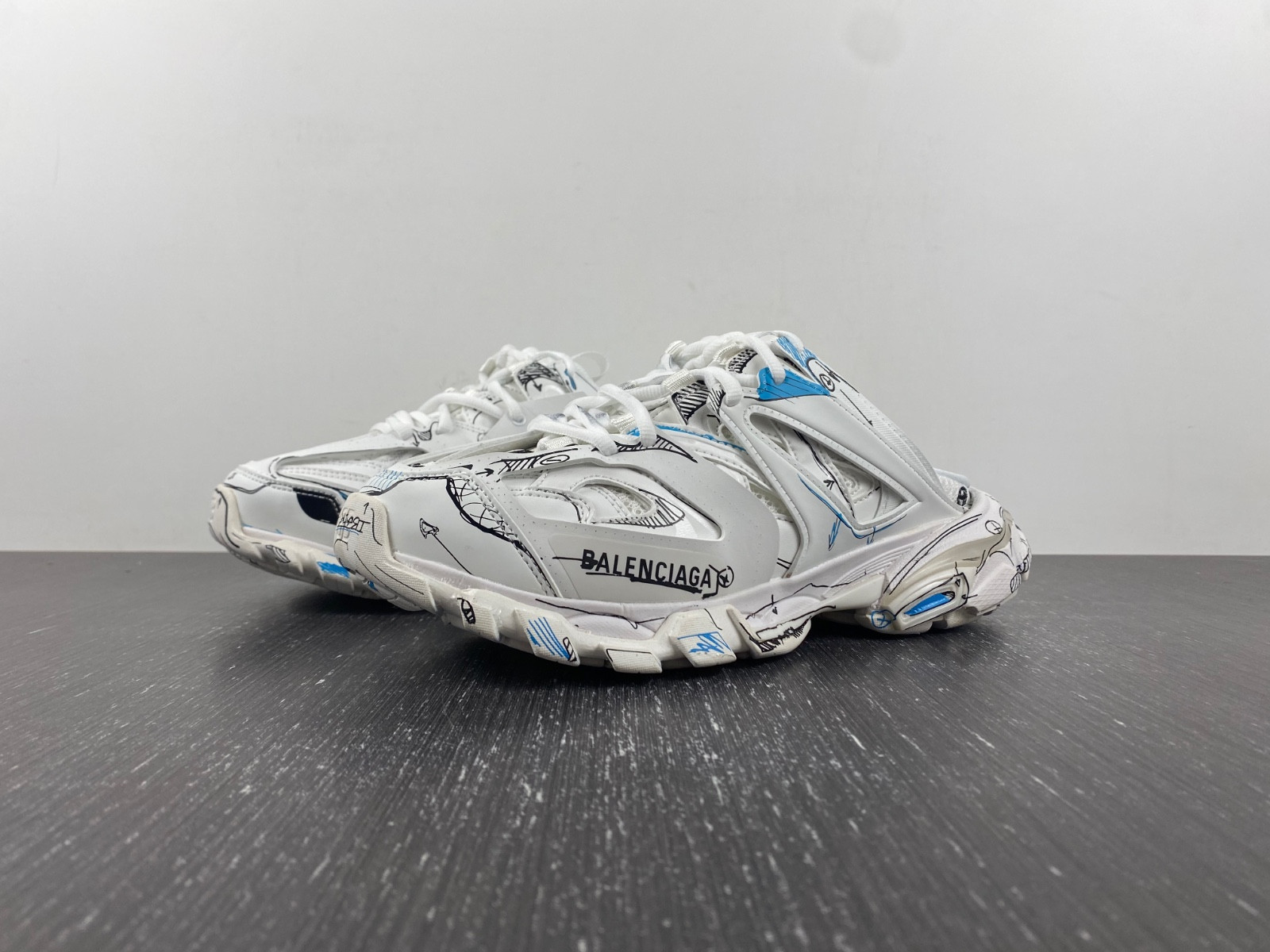 Ba*len*cia*ga track mule