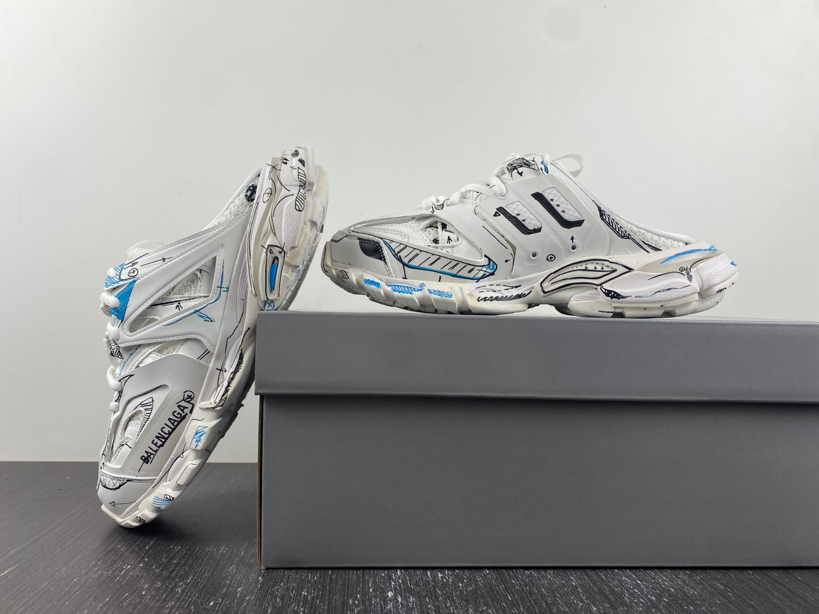 Ba*len*cia*ga track mule