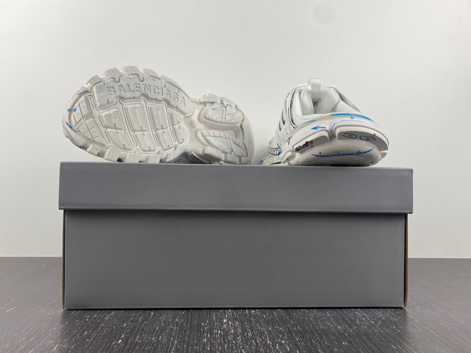 Ba*len*cia*ga track mule