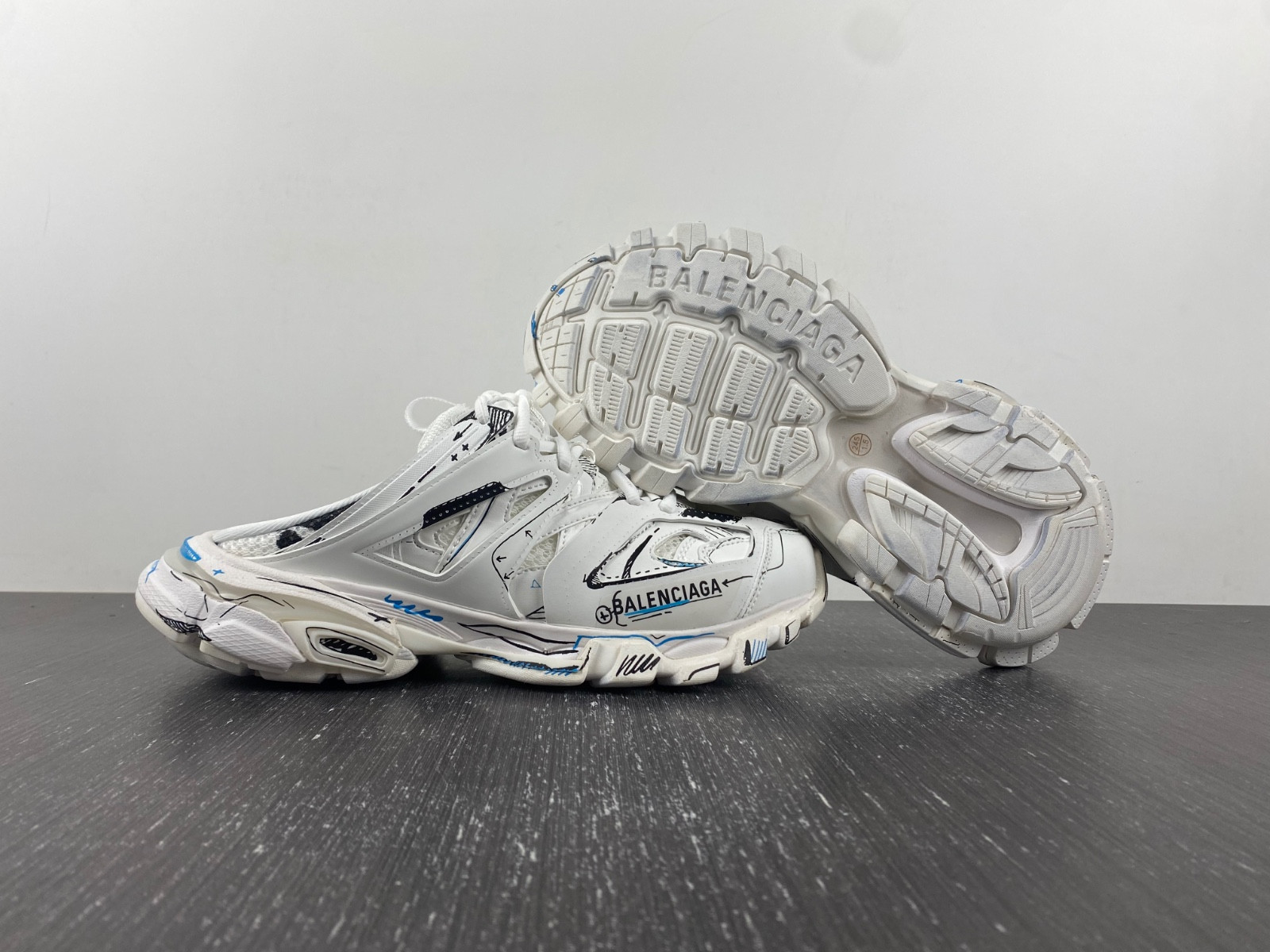 Ba*len*cia*ga track mule