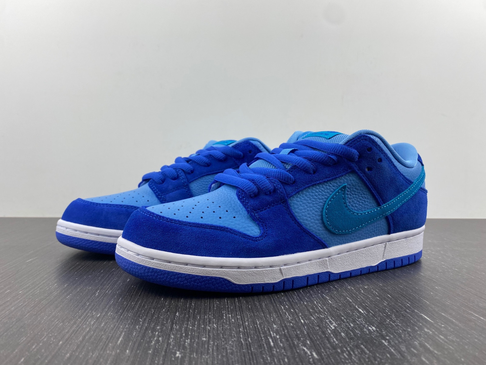 nike sb dunk low blue raspberry - dm0807-400