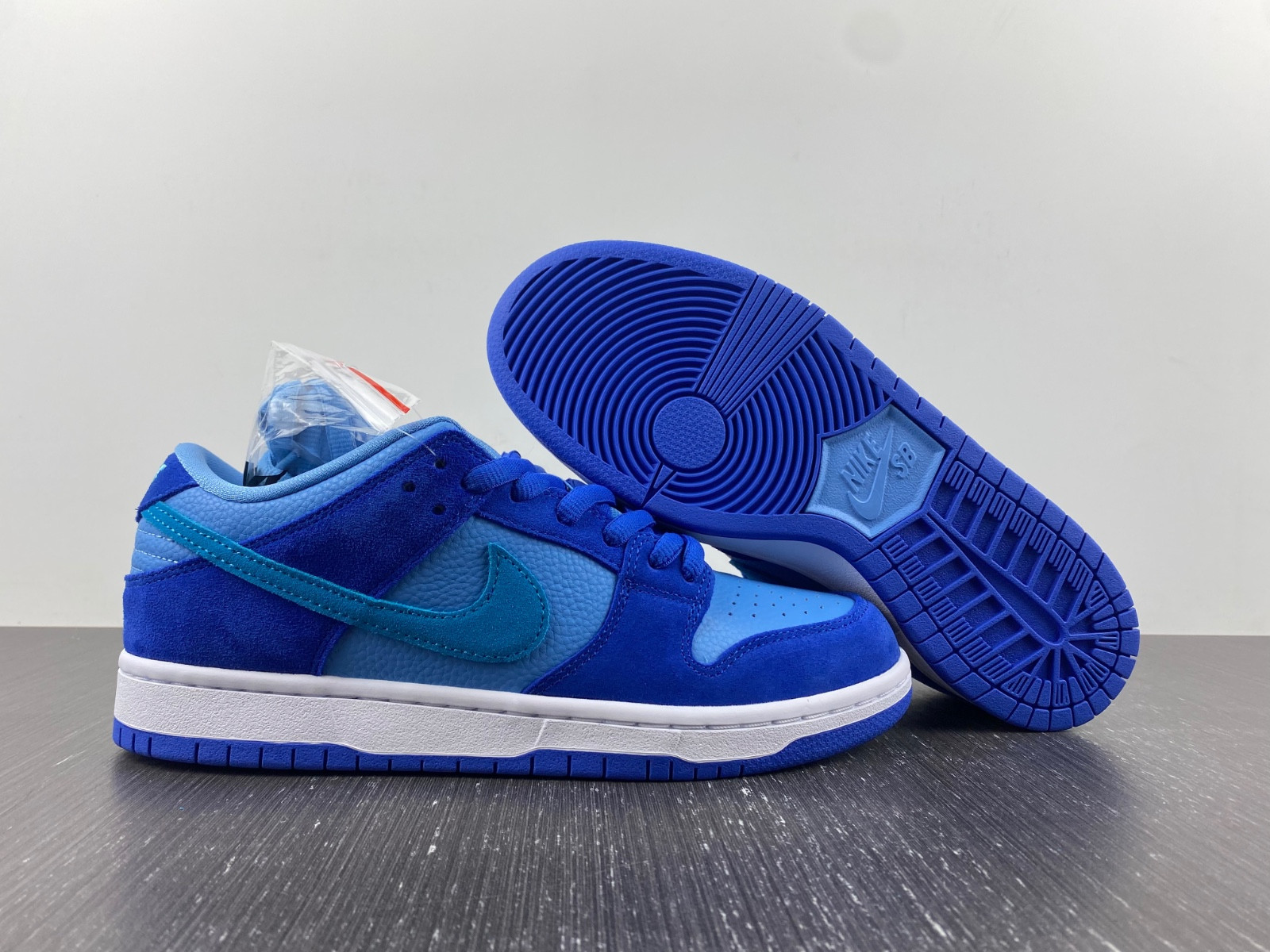 nike sb dunk low blue raspberry - dm0807-400