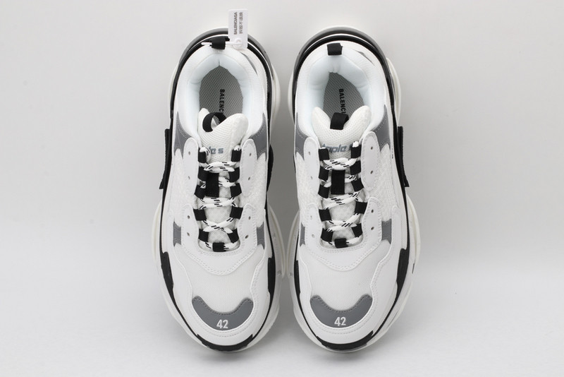 Ba*len*cia*ga triple s