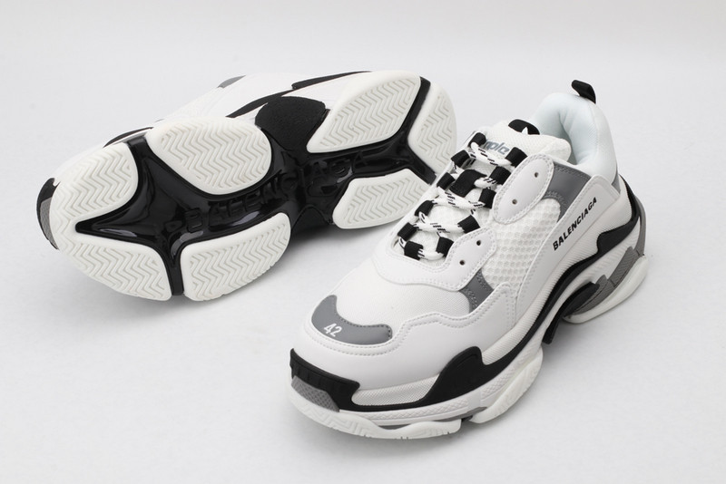 Ba*len*cia*ga triple s