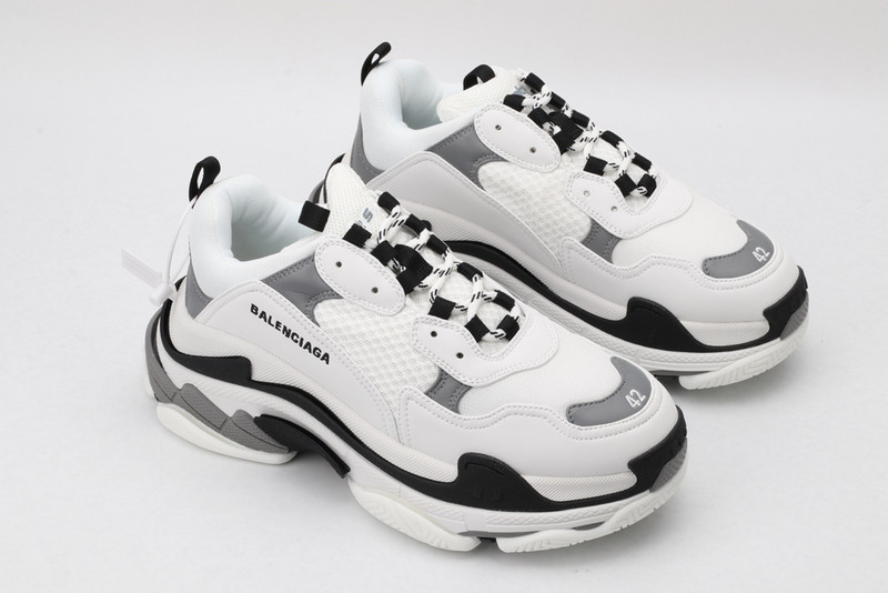 Ba*len*cia*ga triple s