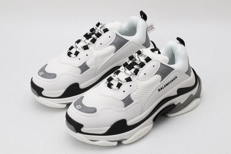 Ba*len*cia*ga triple s