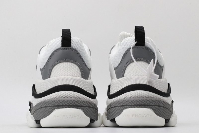 Ba*len*cia*ga triple s