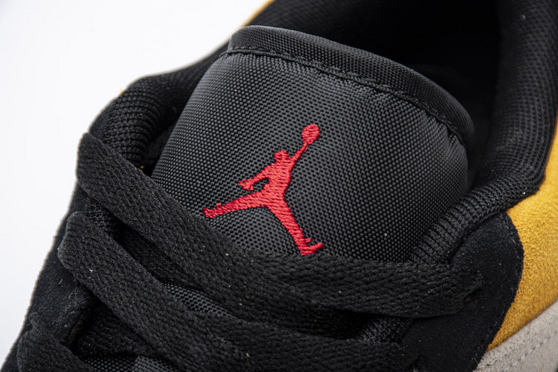 jordan 1 low sail university gold black 553558-127