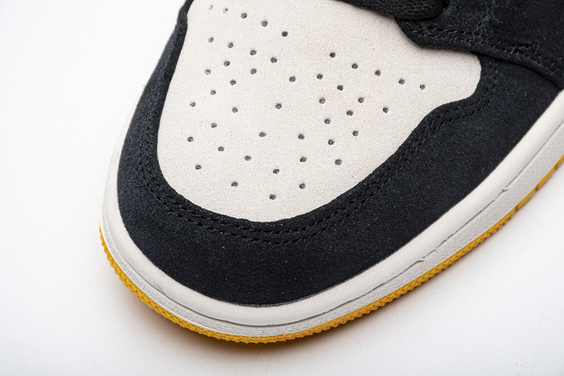 jordan 1 low sail university gold black 553558-127