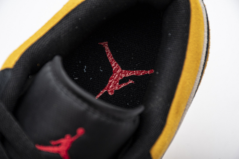 jordan 1 low sail university gold black 553558-127