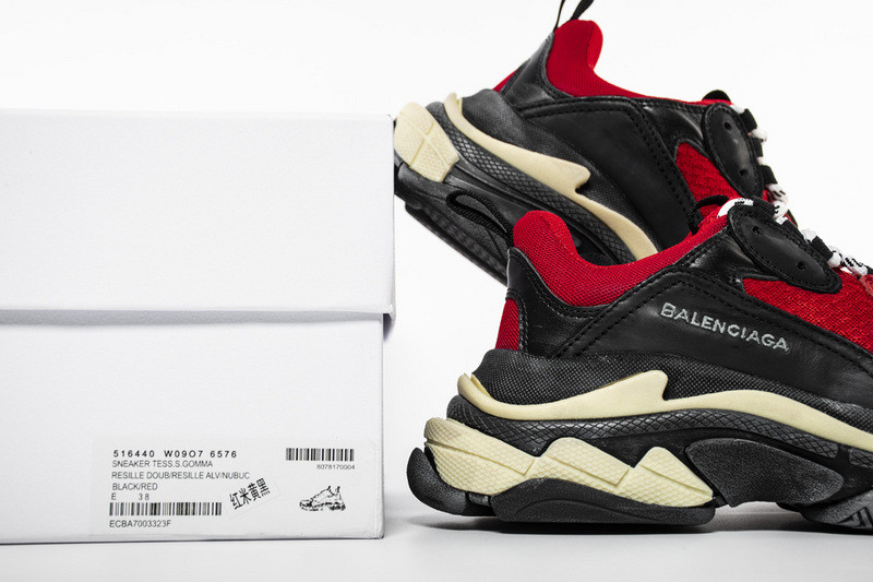 Ba*len*cia*ga triple s red/ black
