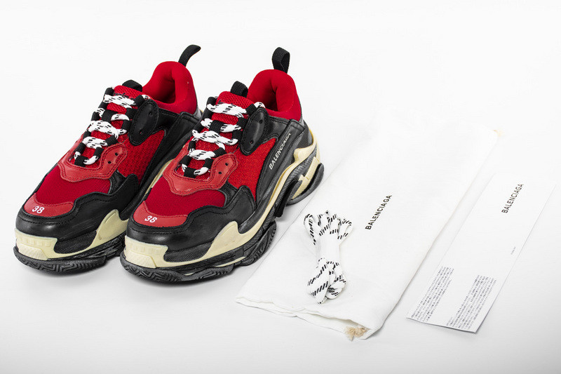 Ba*len*cia*ga triple s red/ black