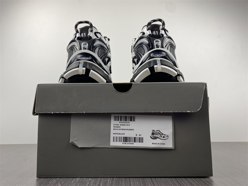 Ba*len*cia*ga runner sneaker 677403w3rb29010