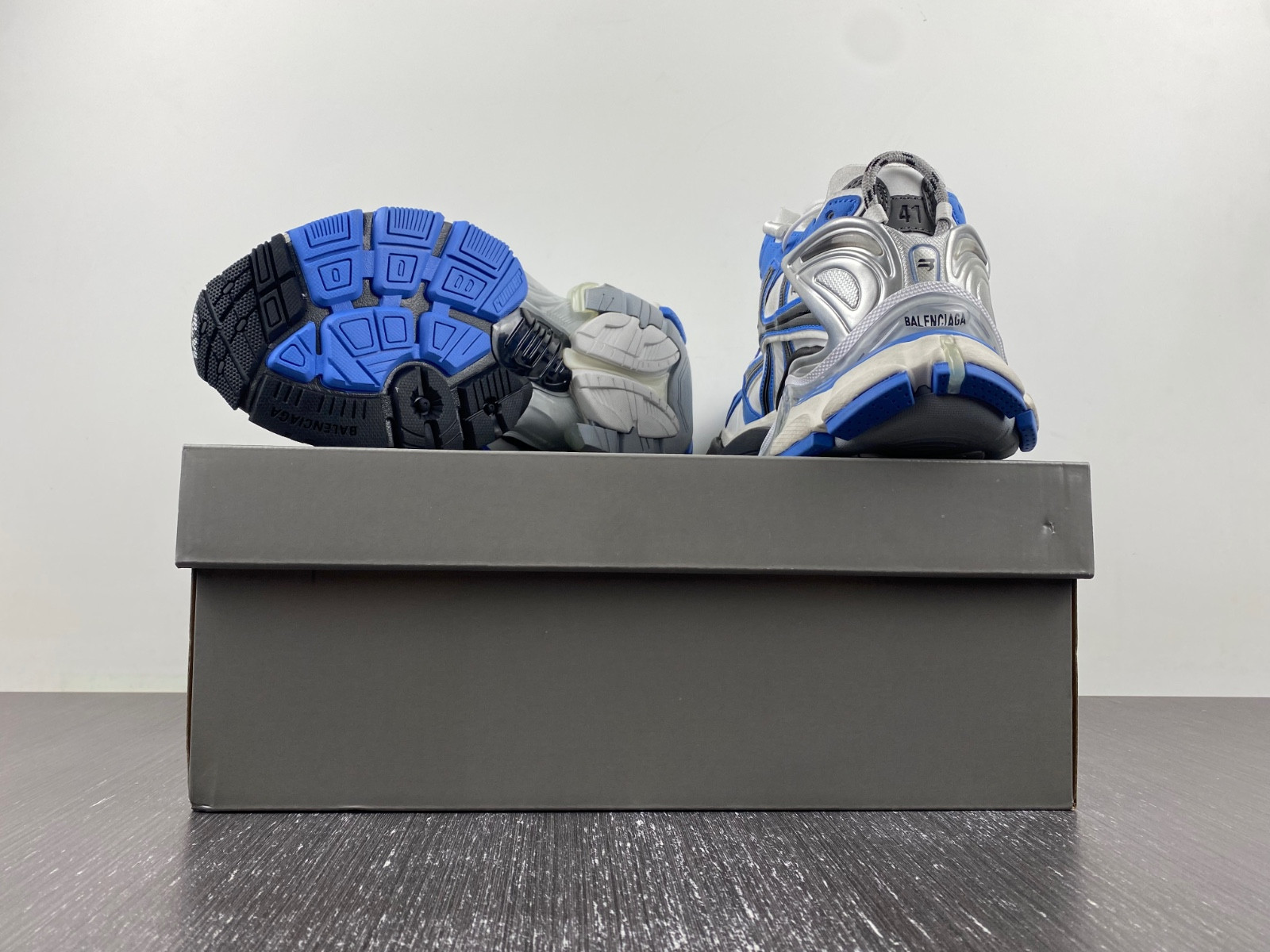 Ba*len*cia*ga runner sneaker