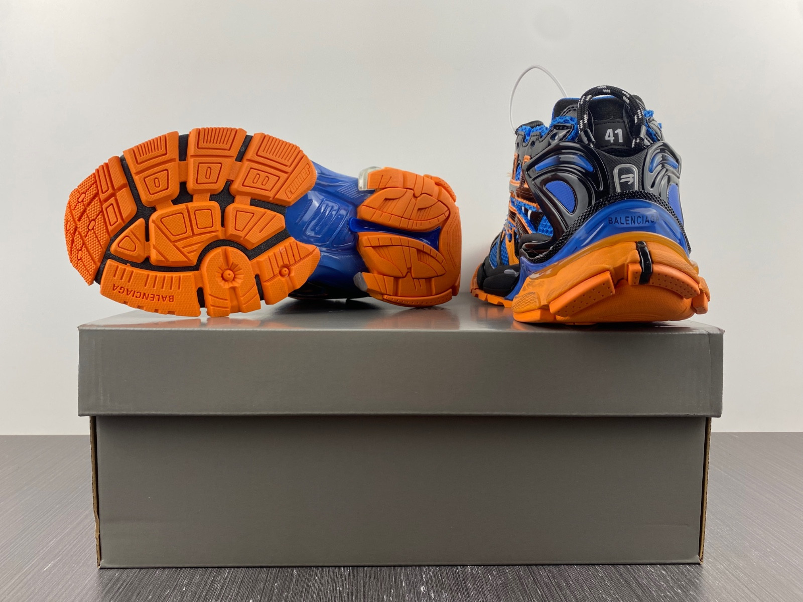 Ba*len*cia*ga runner sneaker