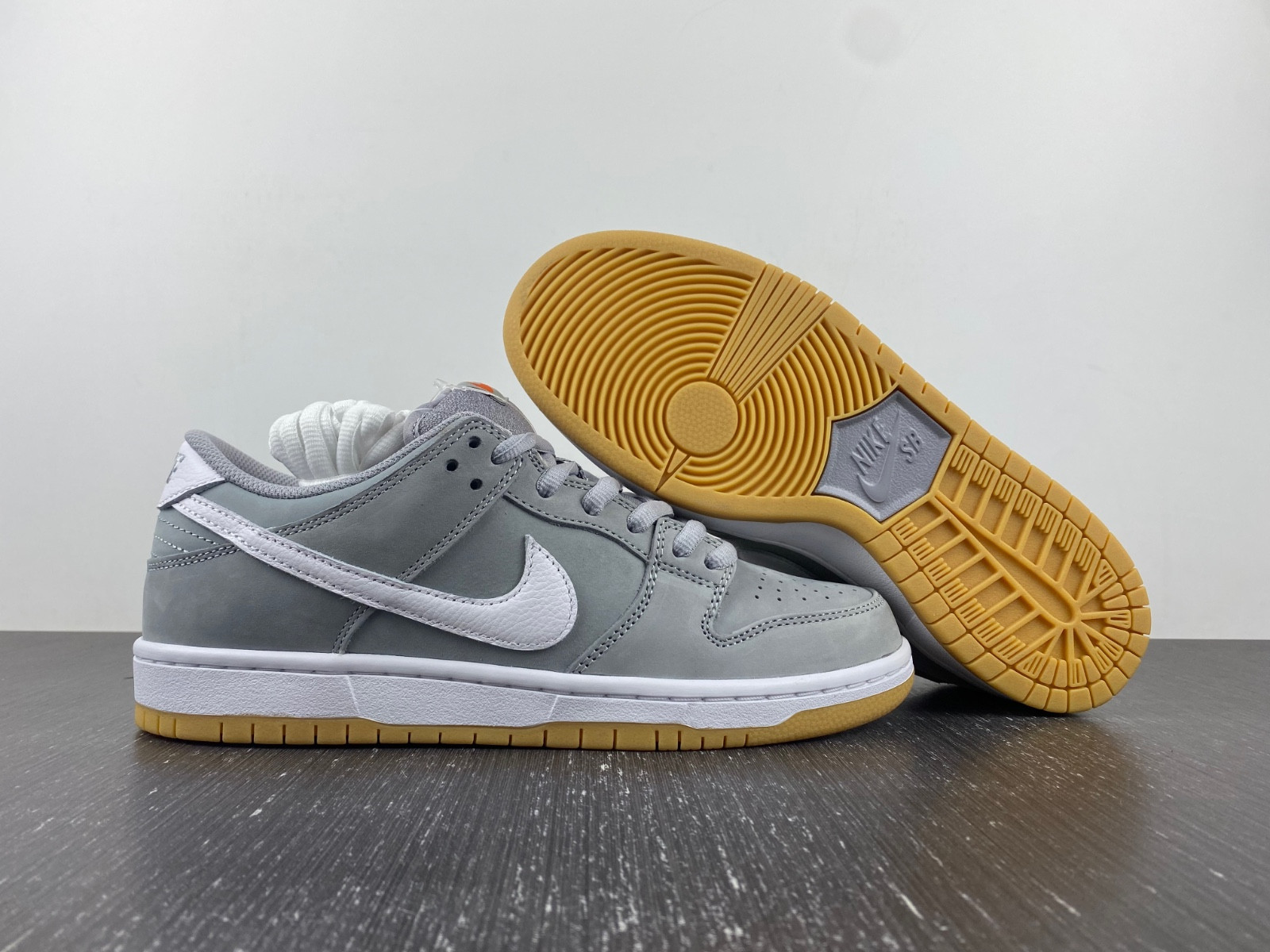 nike sb dunk low pro iso orange label wolf grey gum dv5464-001