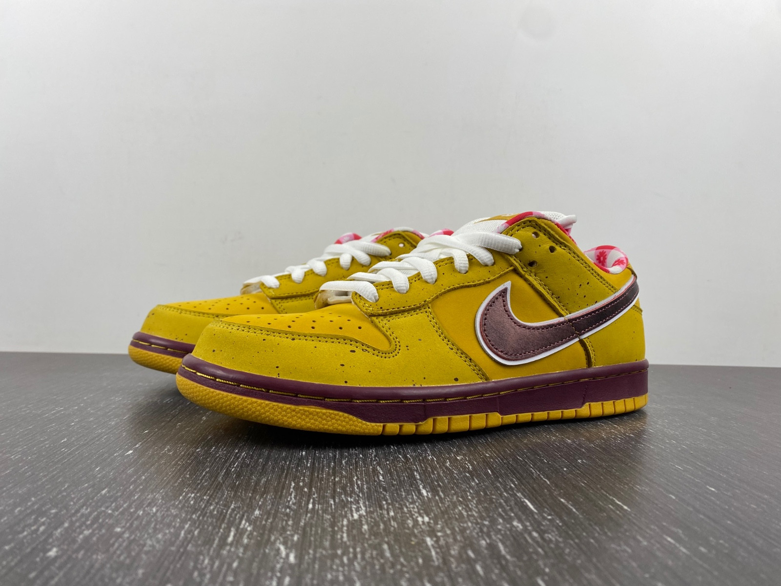 nike sb dunk low yellow lobster men''s - 313170-137566