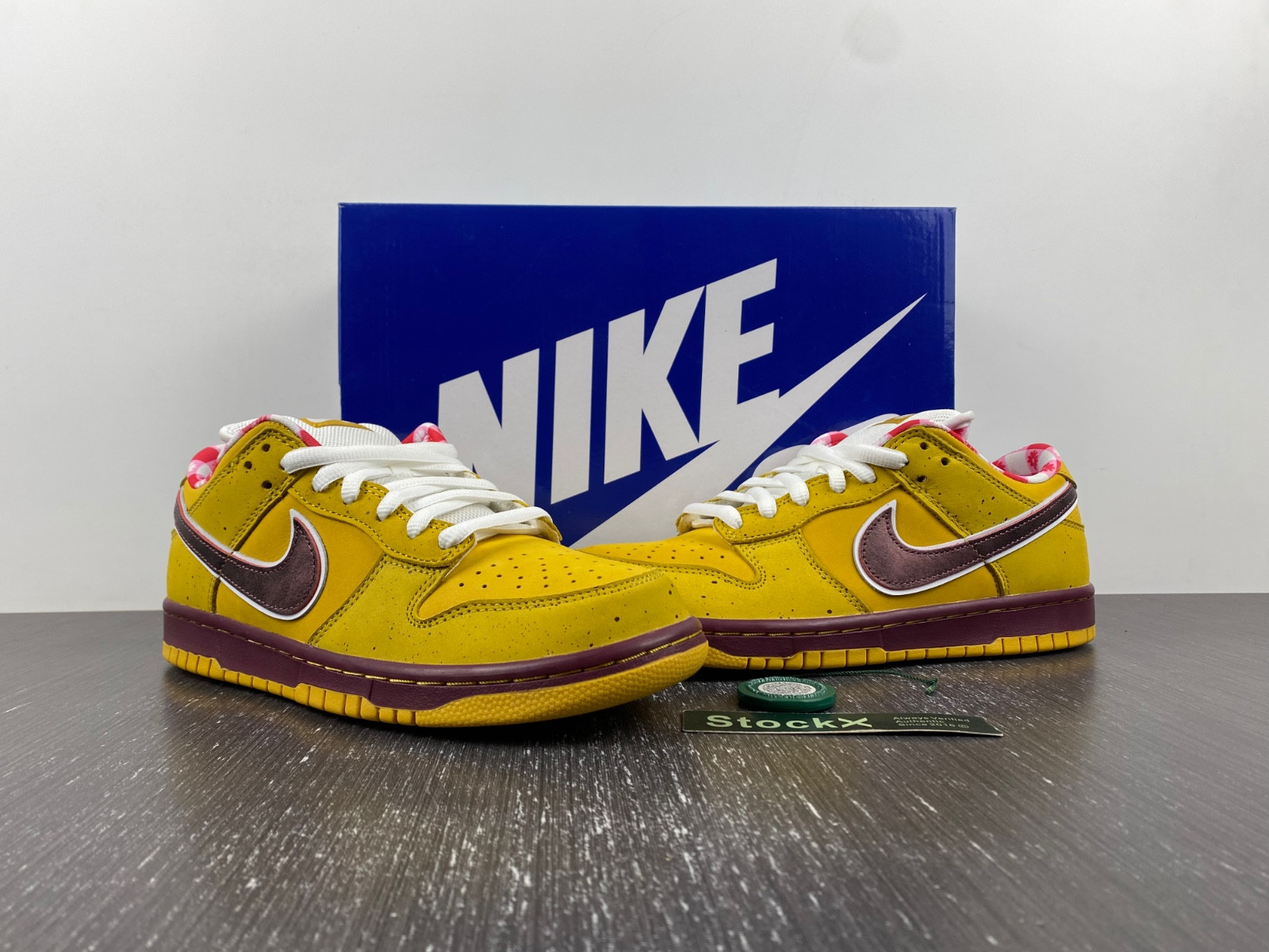 nike sb dunk low yellow lobster men