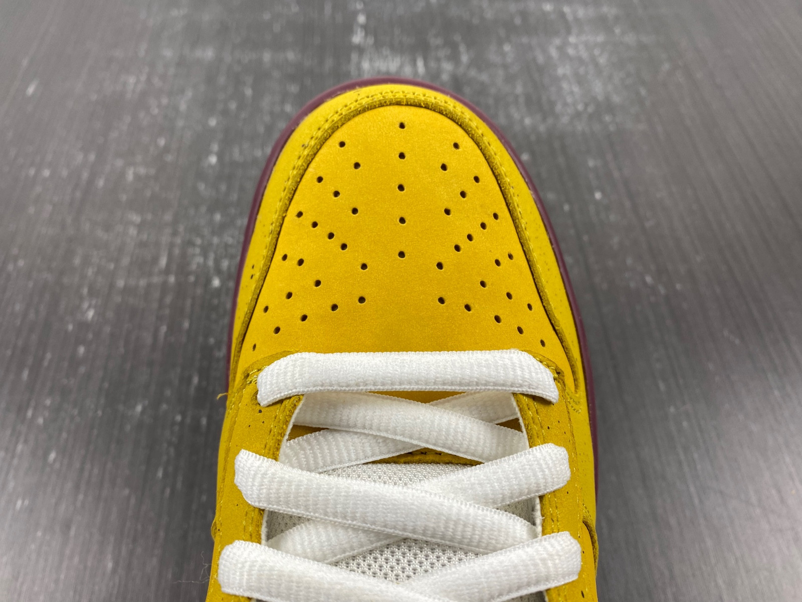 nike sb dunk low yellow lobster men