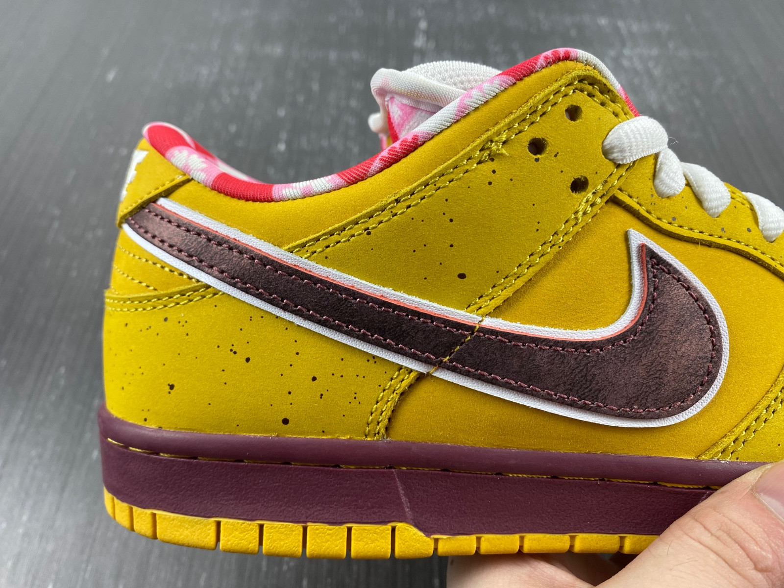 nike sb dunk low yellow lobster men