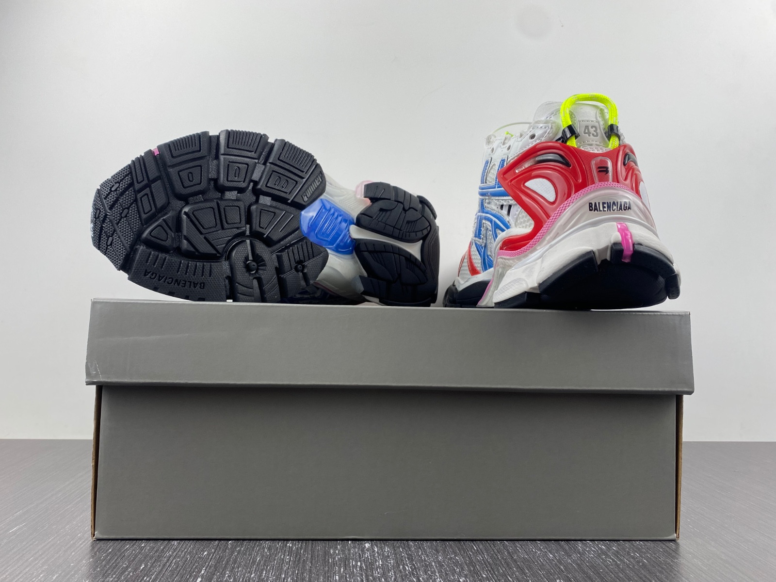 Ba*len*cia*ga runner sneaker