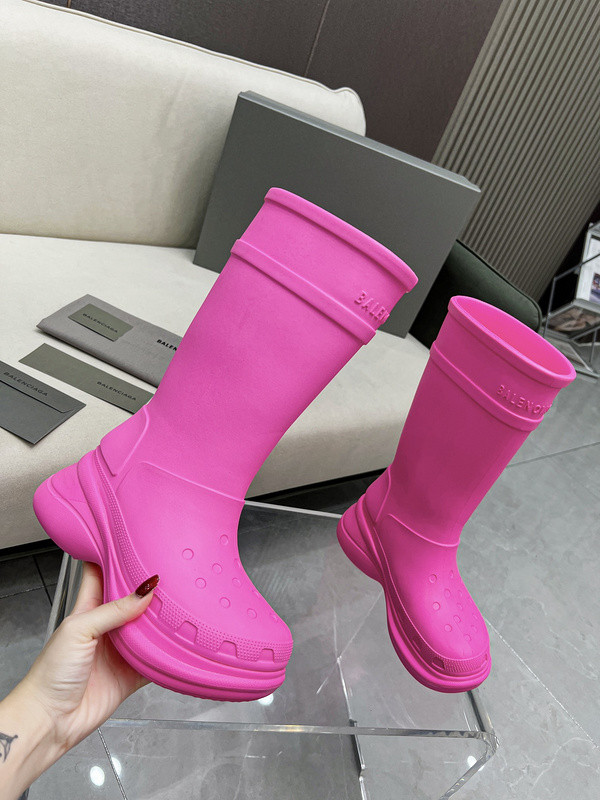Ba*len*cia*ga croc rubber rain boots pink