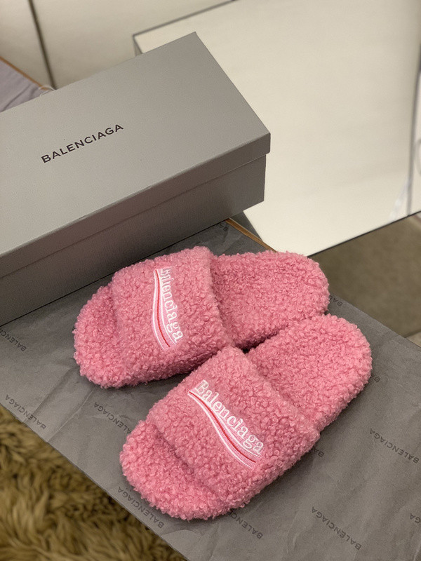 Ba*len*cia*ga women''s furry slide sandal in pink