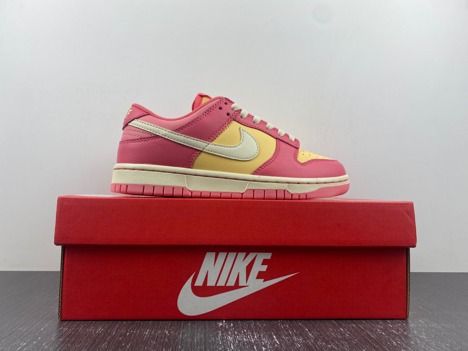 nike dunk low strawberry peach cream (gs) - dh9765-200