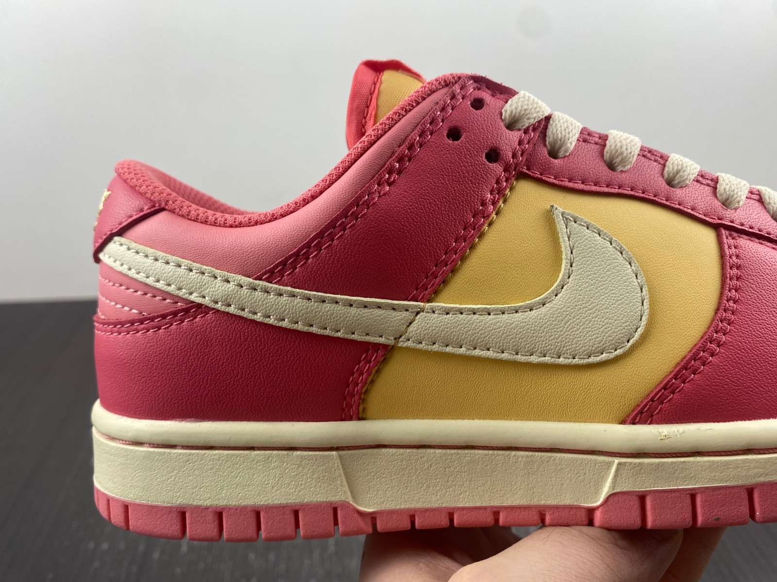 nike dunk low strawberry peach cream (gs) - dh9765-200