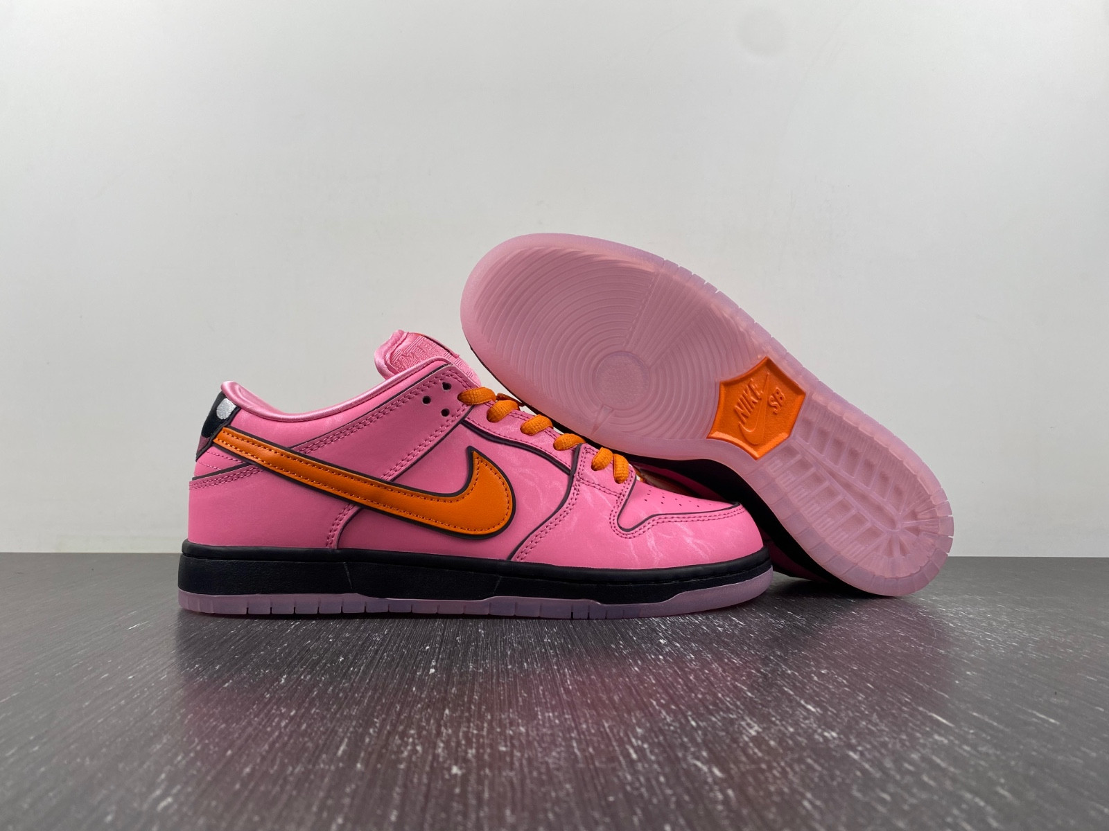 the powerpuff girls x nike sb dunk low blossom fd2631-600