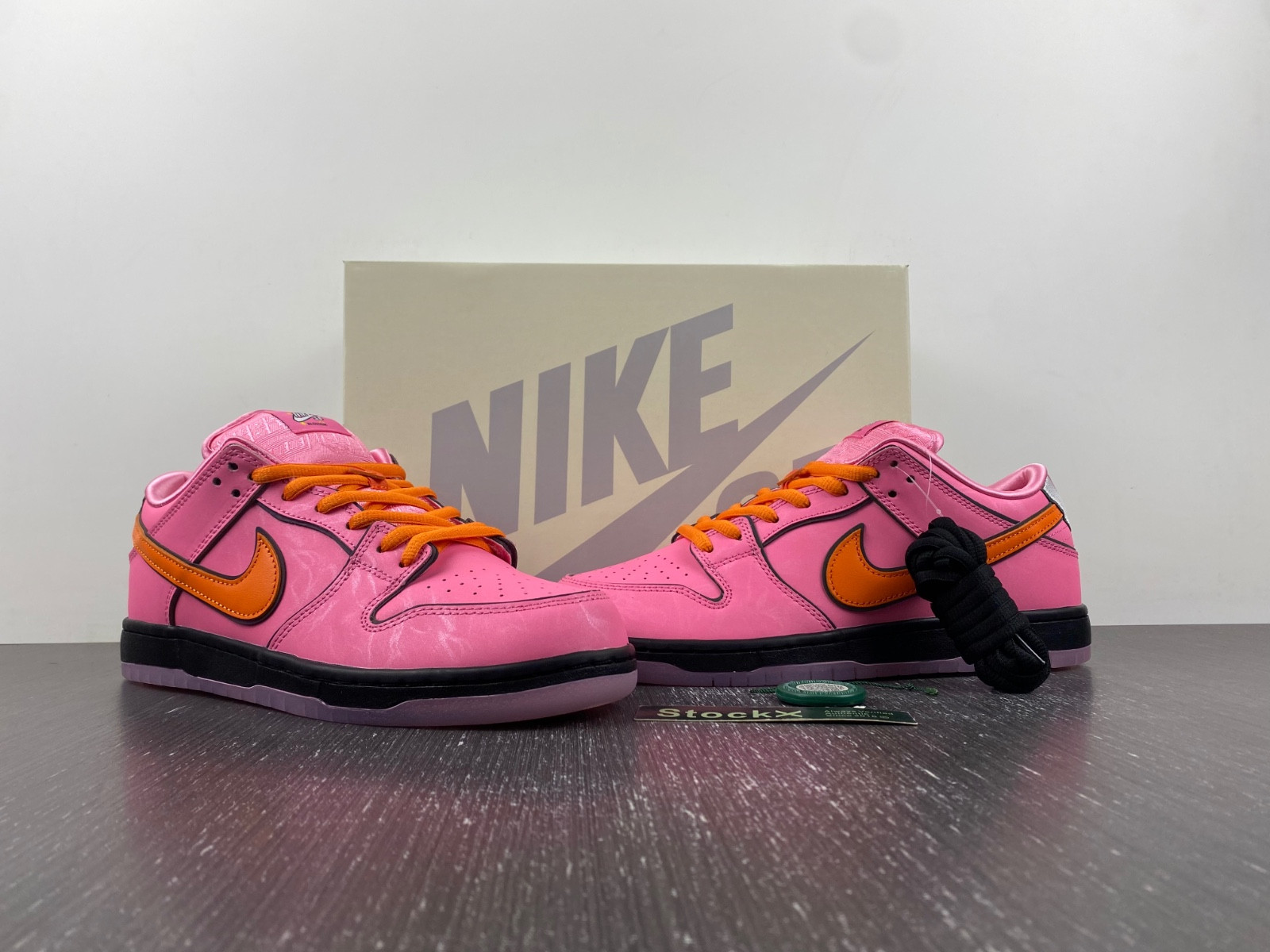 the powerpuff girls x nike sb dunk low blossom fd2631-600