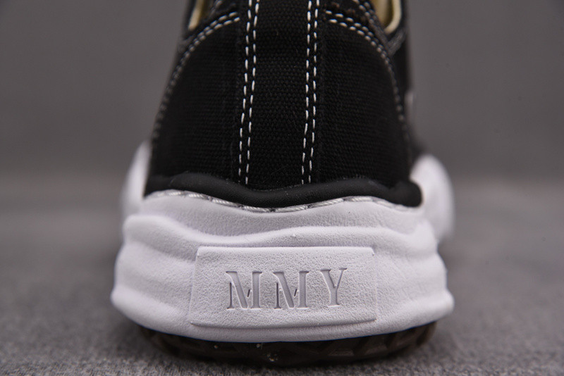 mmy sneaker 001
