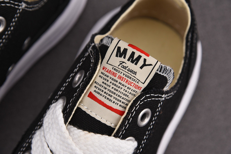 mmy sneaker 001