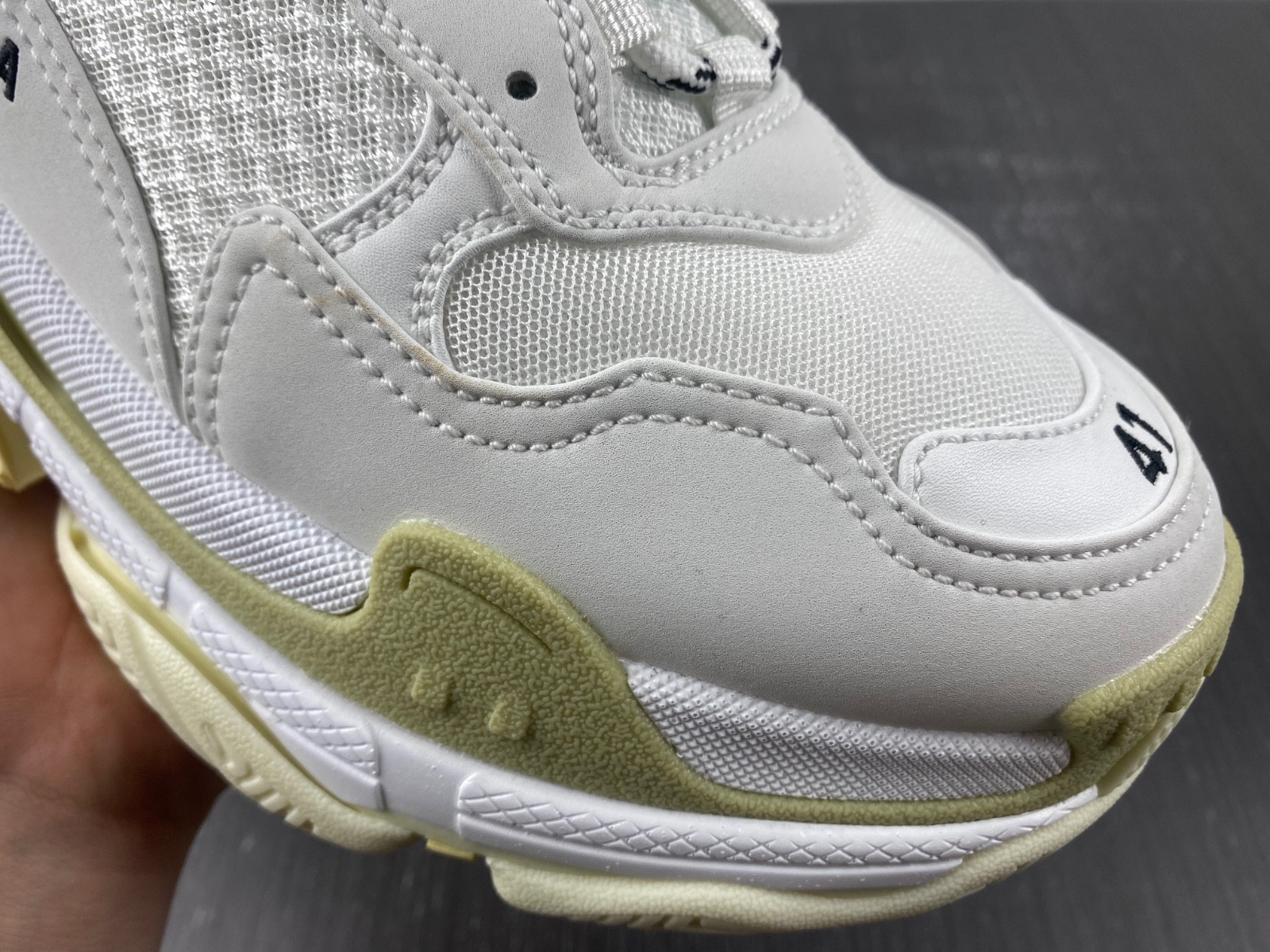 Ba*len*cia*ga triple s