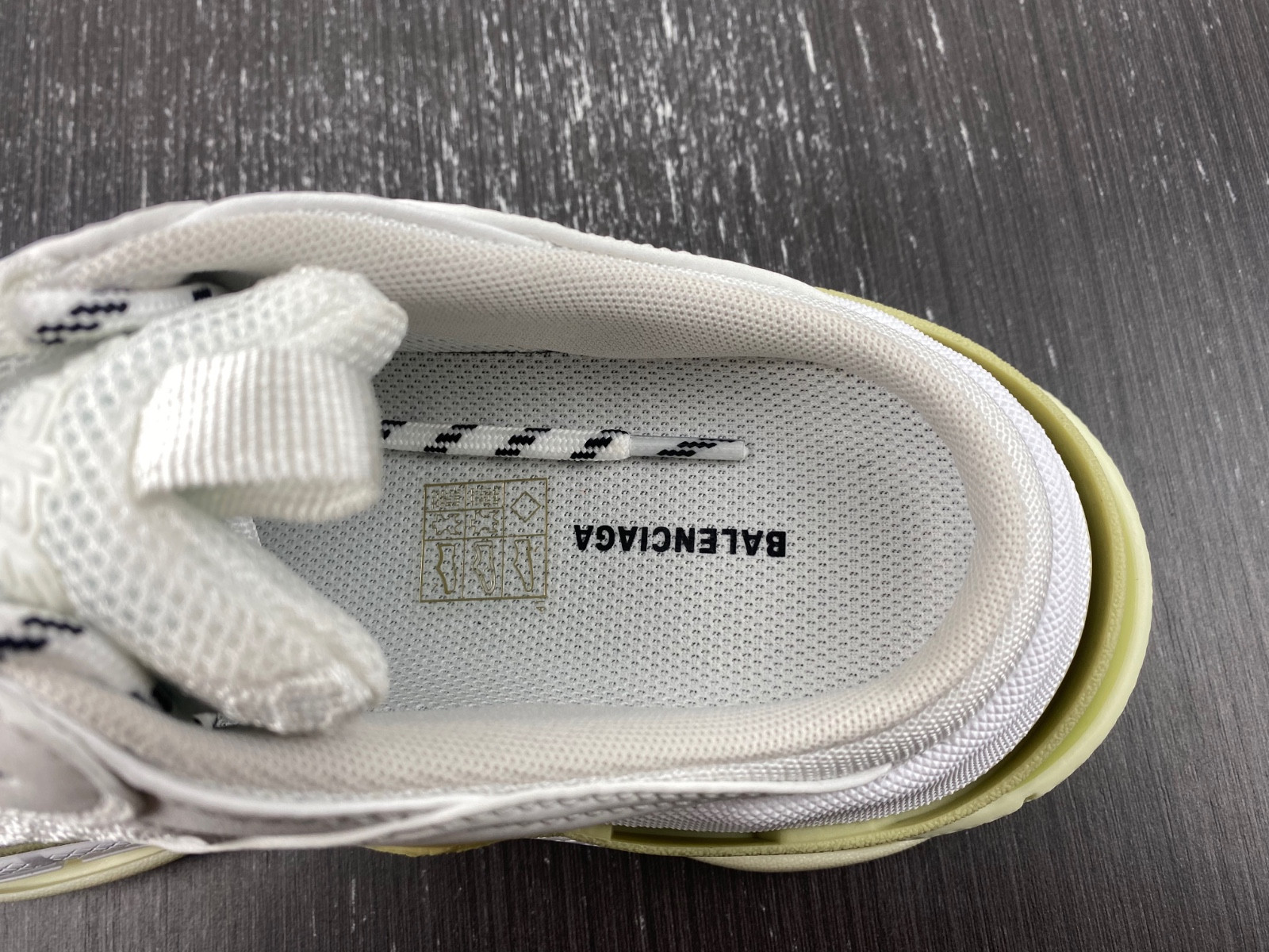 Ba*len*cia*ga triple s