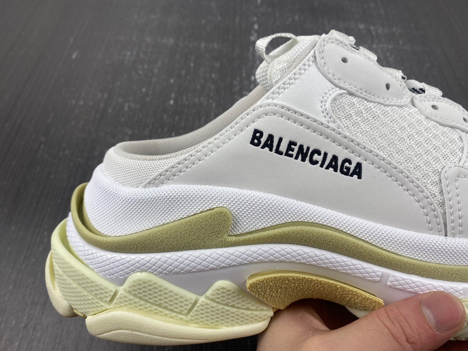 Ba*len*cia*ga triple s