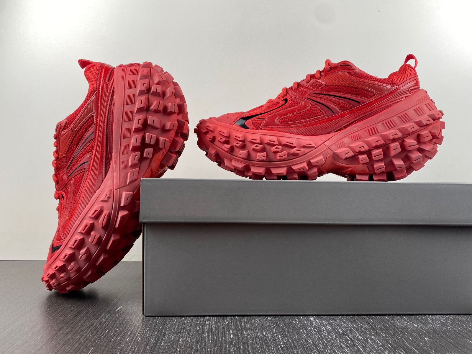 Ba*len*cia*ga defender sneaker