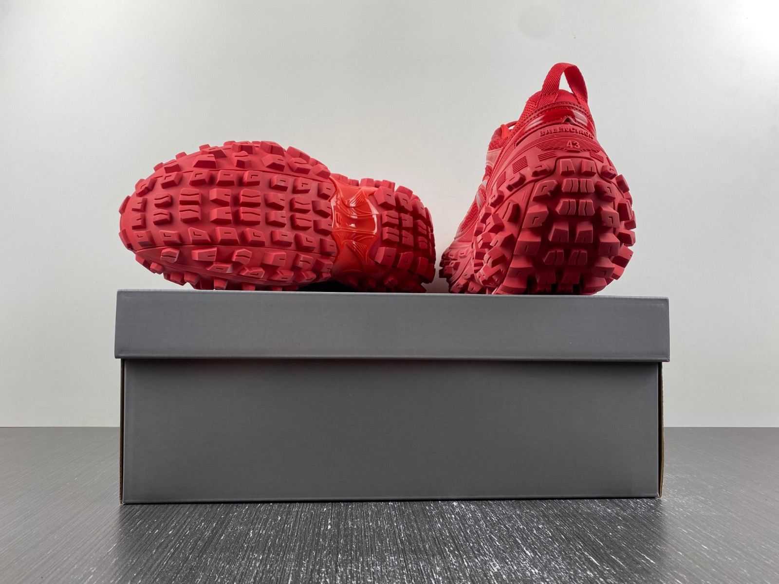 Ba*len*cia*ga defender sneaker