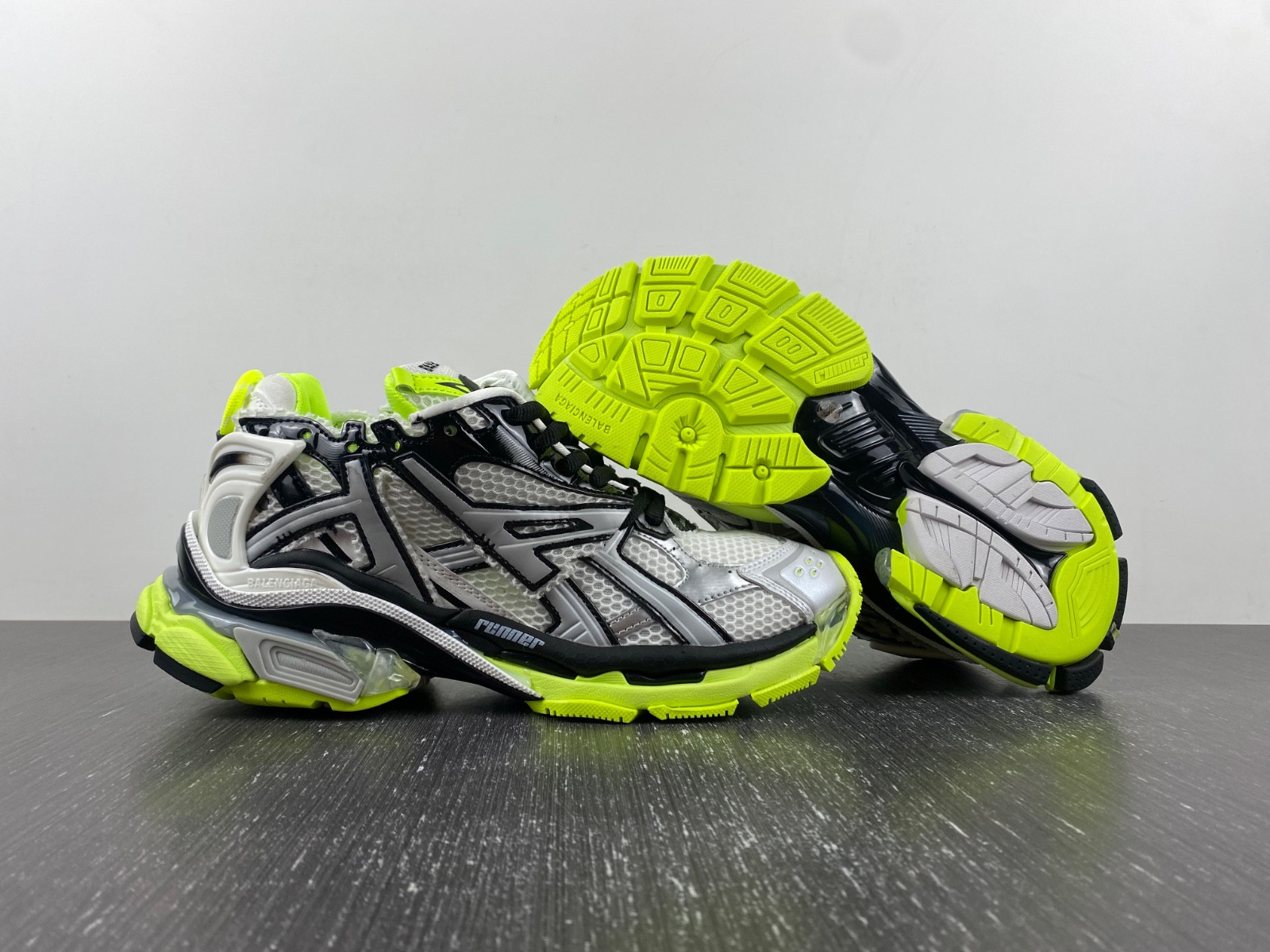 Ba*len*cia*ga runner sneaker