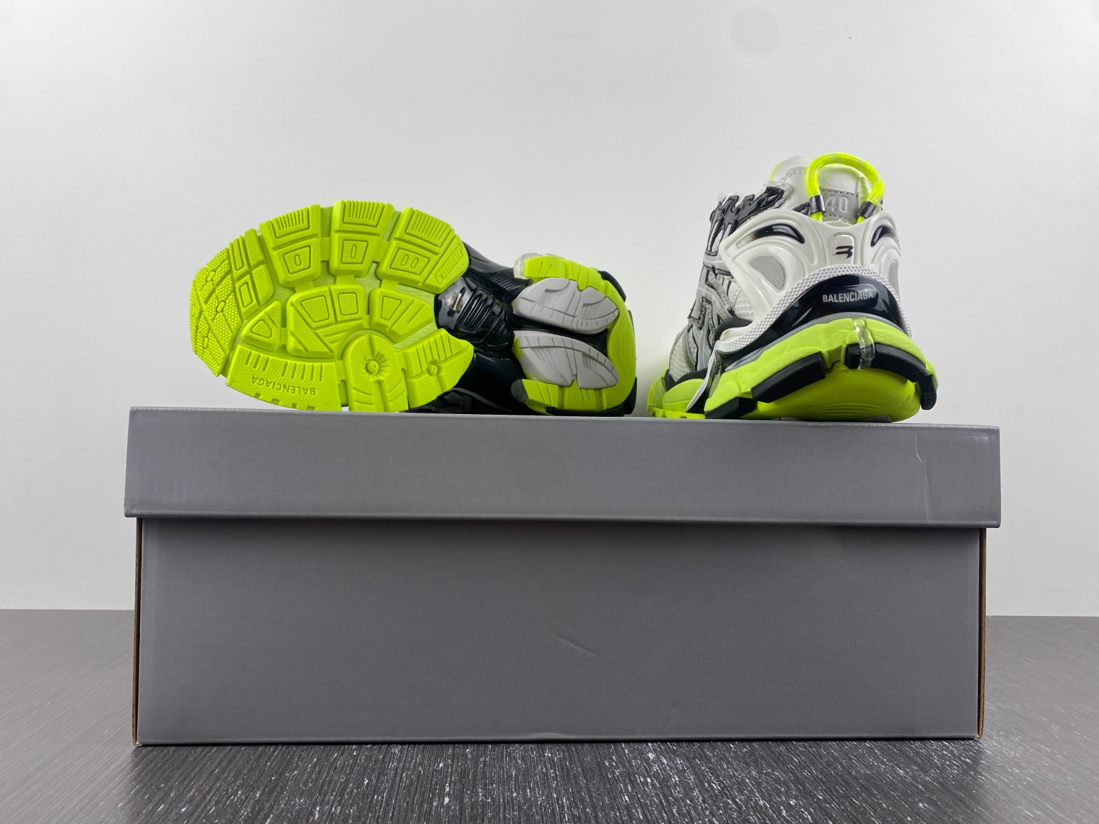 Ba*len*cia*ga runner sneaker