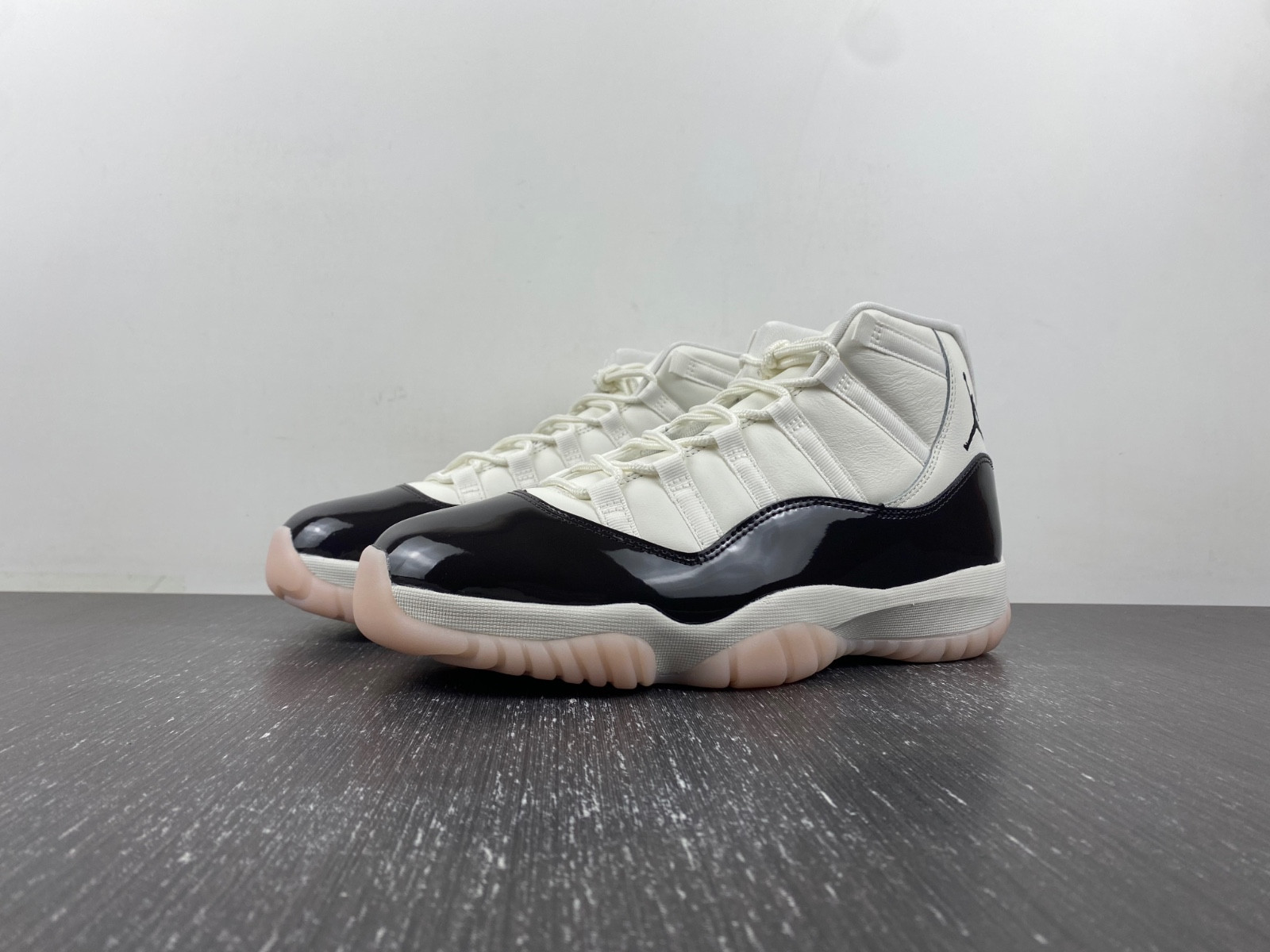air jordan 11 wmns "neapolitan" ar0715-101