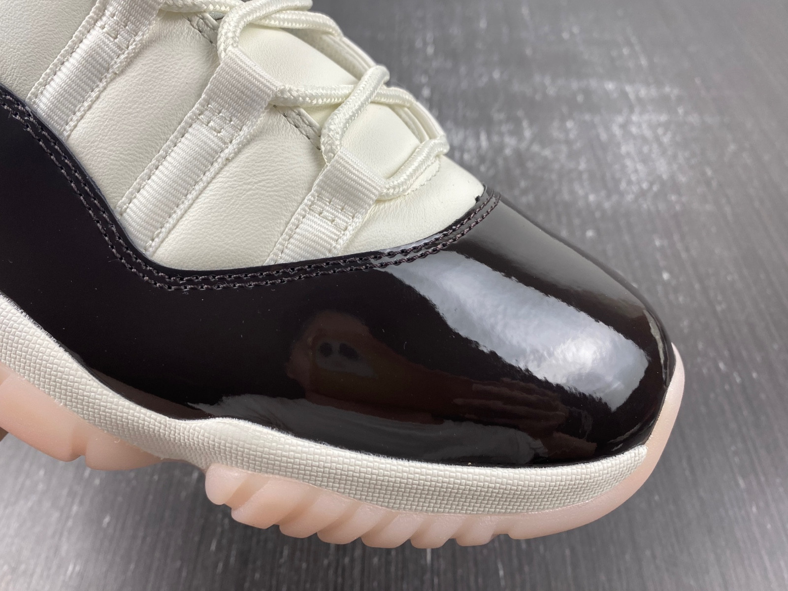 air jordan 11 wmns "neapolitan" ar0715-101