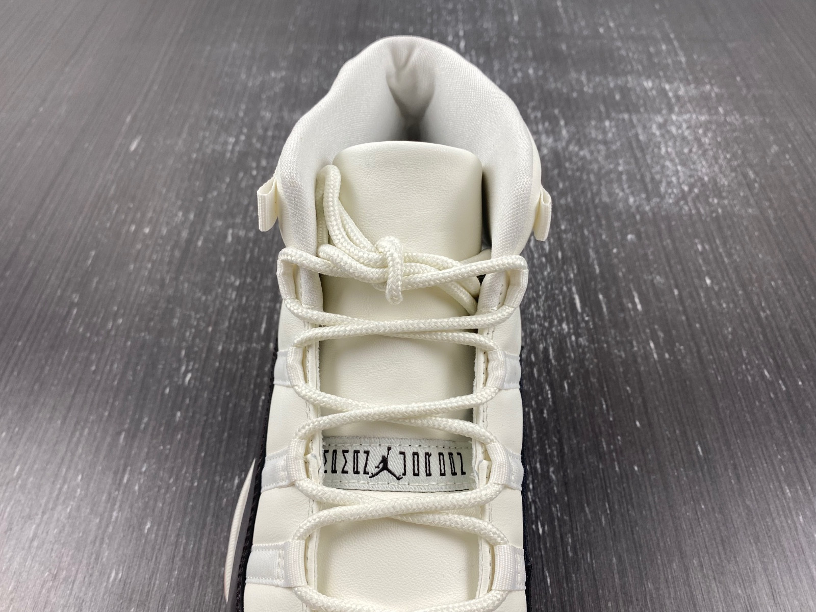 air jordan 11 wmns "neapolitan" ar0715-101